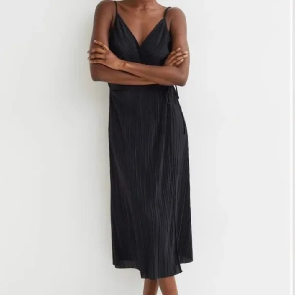 H&M Wrap Midi Dress Women's M Black Textured Sleeveless Minimalist Chic